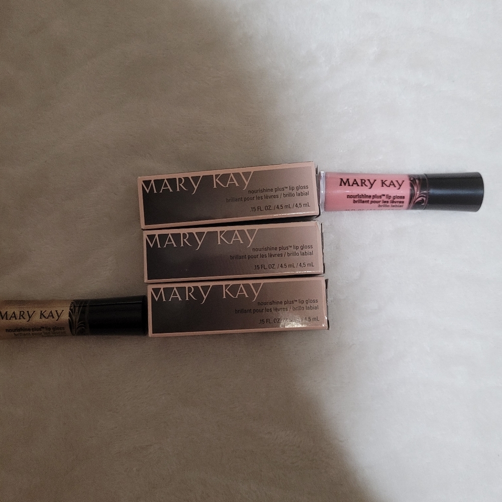 Mary kay nourishine lip gloss bundle